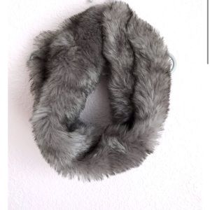 ZARA Faux Fur Infiniti Scarf Grey Neck Warmer fall winter fashion 2024